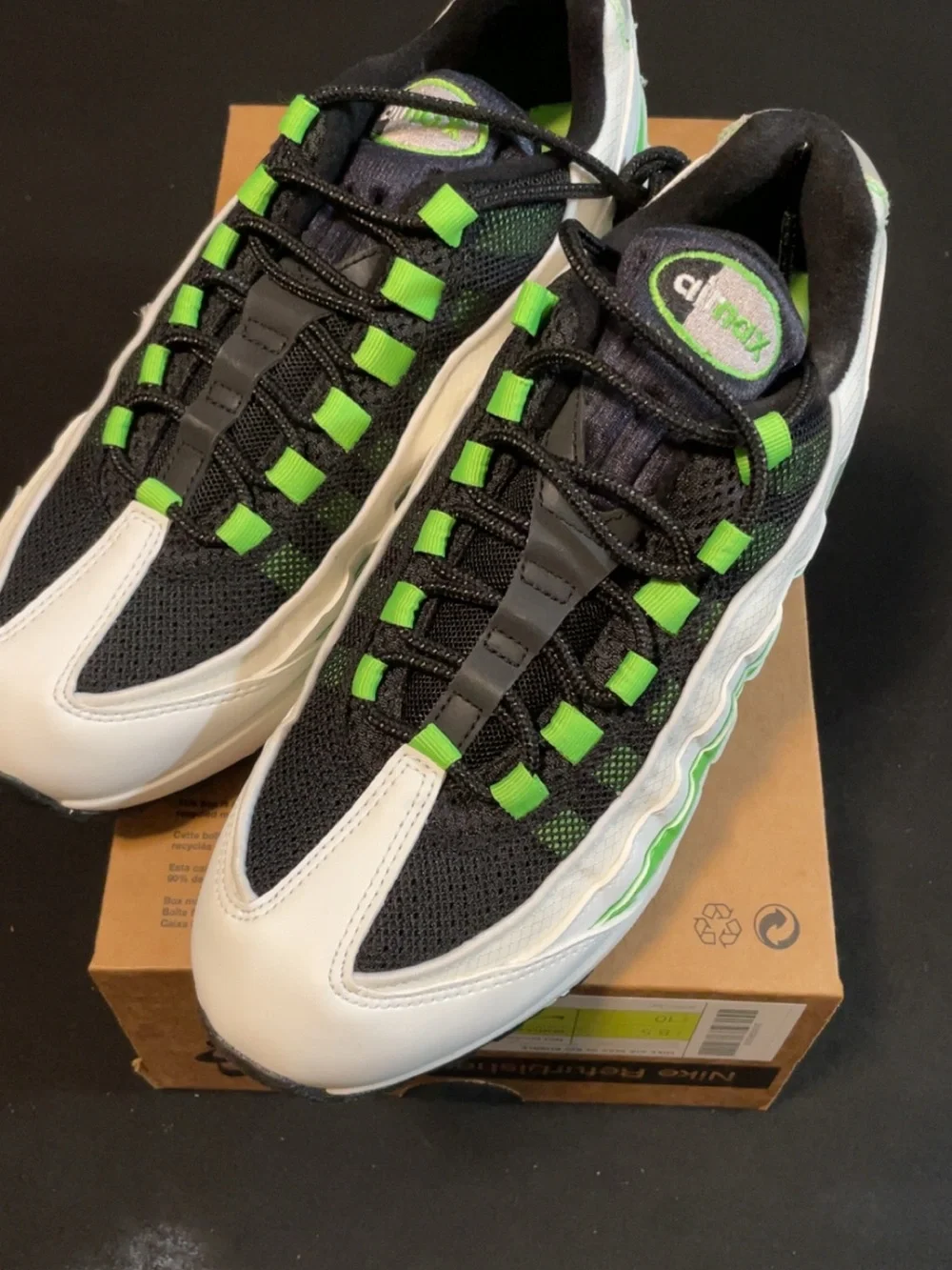 Nike Air Max 95 OG Men's Lace-Up Low Top Sneaker Summit White/Green